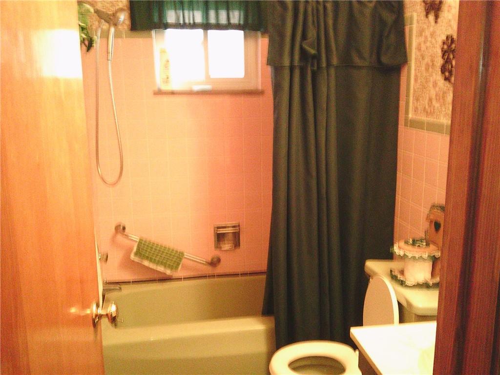 105 Magnolia Street Whitaker, PA 15120 - Photo 6 of 23