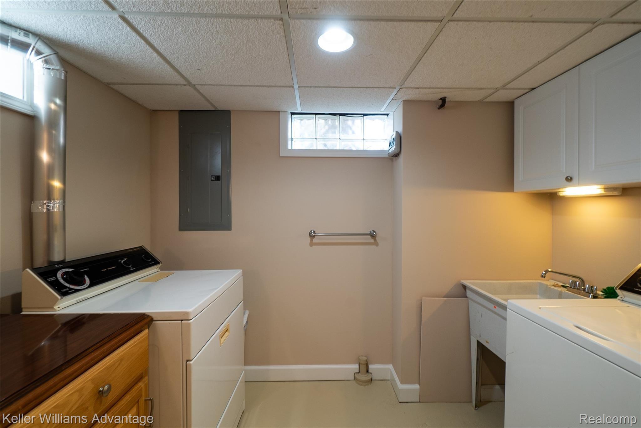336 Maywood Avenue Rochester, MI 48307 - Photo 31 of 44 MaywoodAve_336_Laundry .jpg