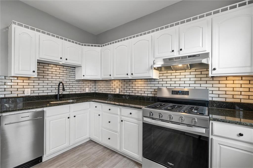 519 Lacock Street Rochester, PA 15074 - Photo 3 of 33