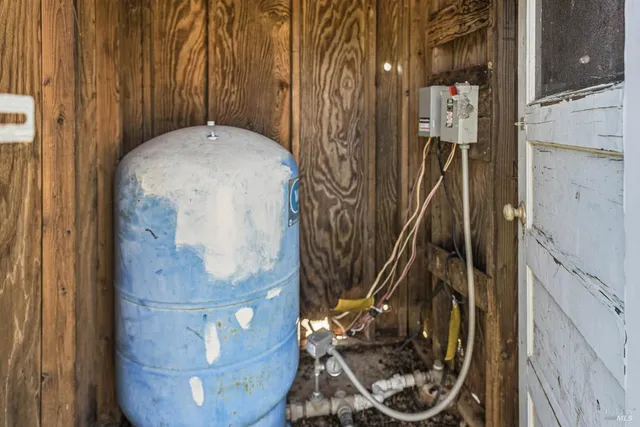 a view of a yard with a tree