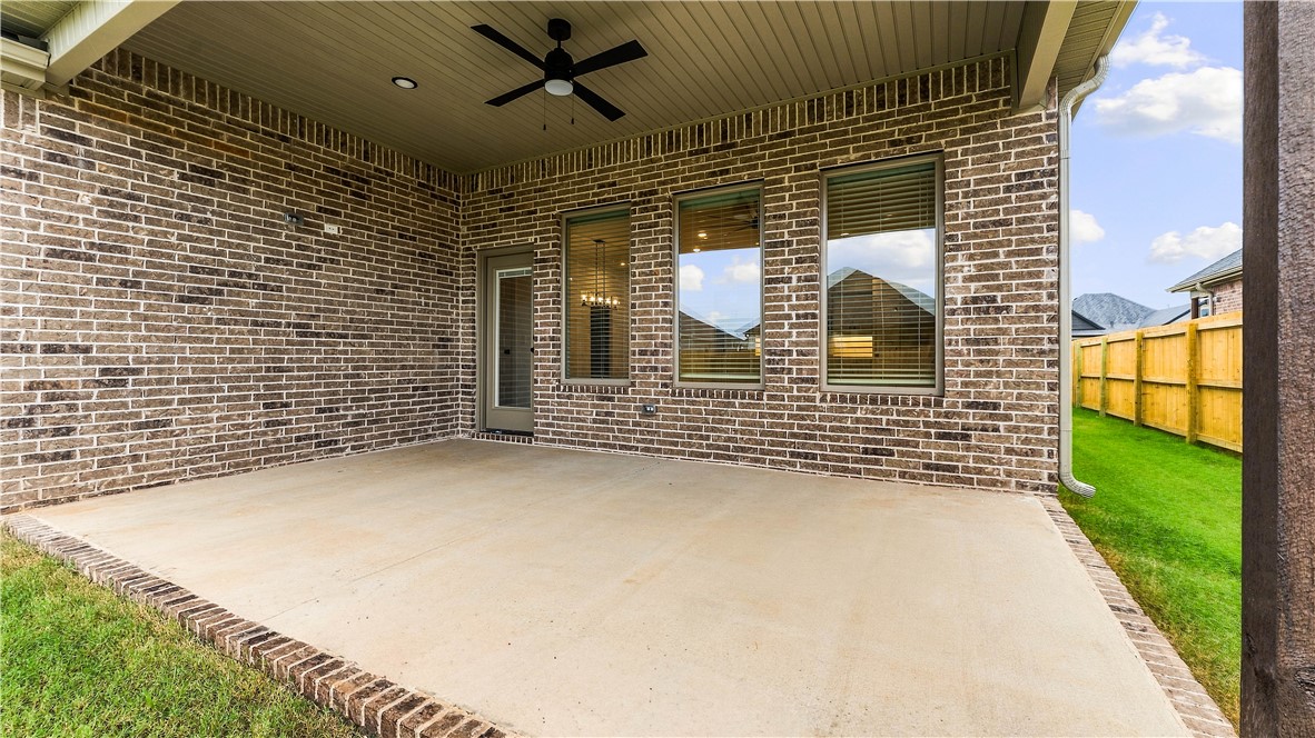 1804 Goldthorp Street Pea Ridge, AR 72751 - Photo 12 of 24 Covered back patio