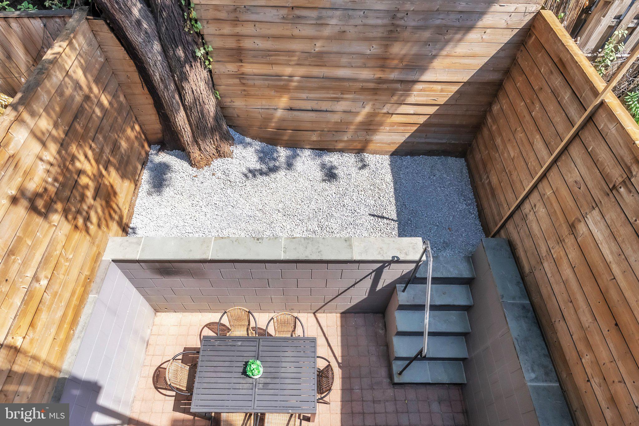 225 R Street Northwest Washington, DC 20001 - Photo 11 of 48 Back Patio