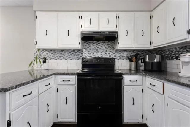 $257,900 | 2706 Maple Avenue, Leavenworth, KS 66048