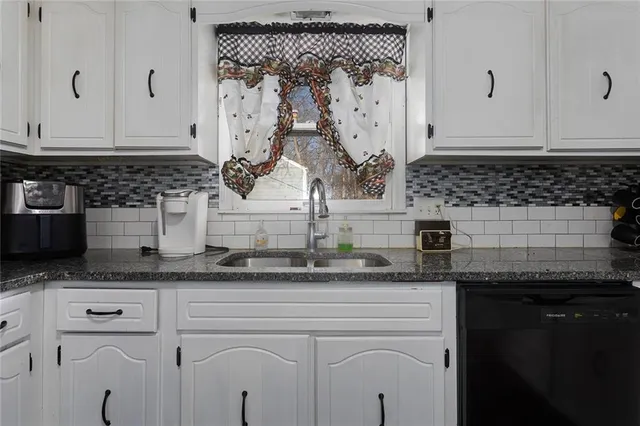 $257,900 | 2706 Maple Avenue, Leavenworth, KS 66048