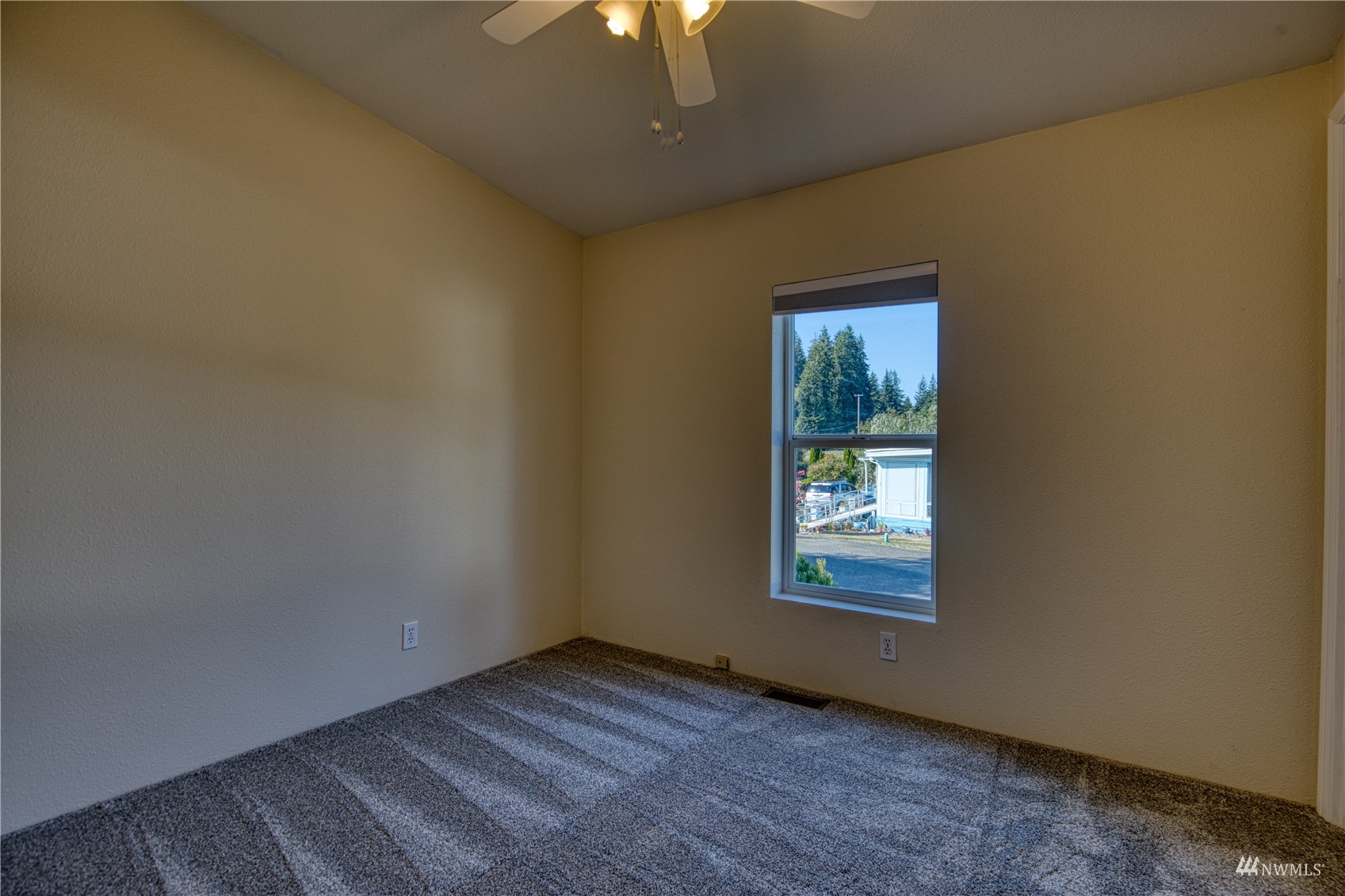 1019 Stanford Drive, Unit 26 Cosmopolis, WA 98537 - Photo 12 of 20 a view of an empty room and window