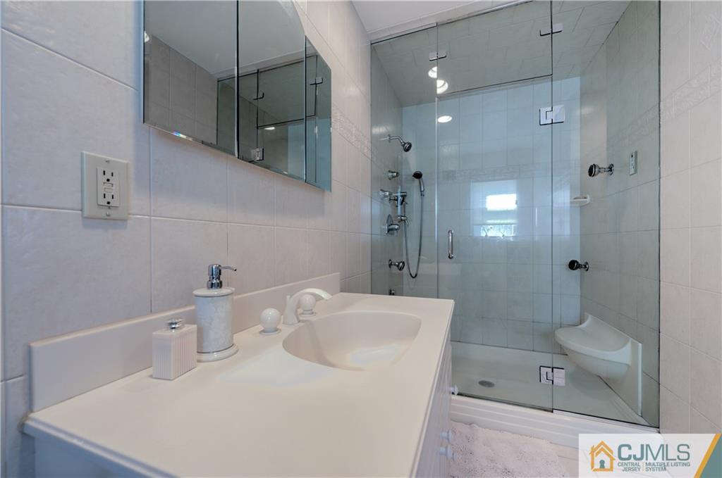 28 Academic Road East Brunswick, NJ 08816 - Photo 13 of 25 Gallery Image 13
