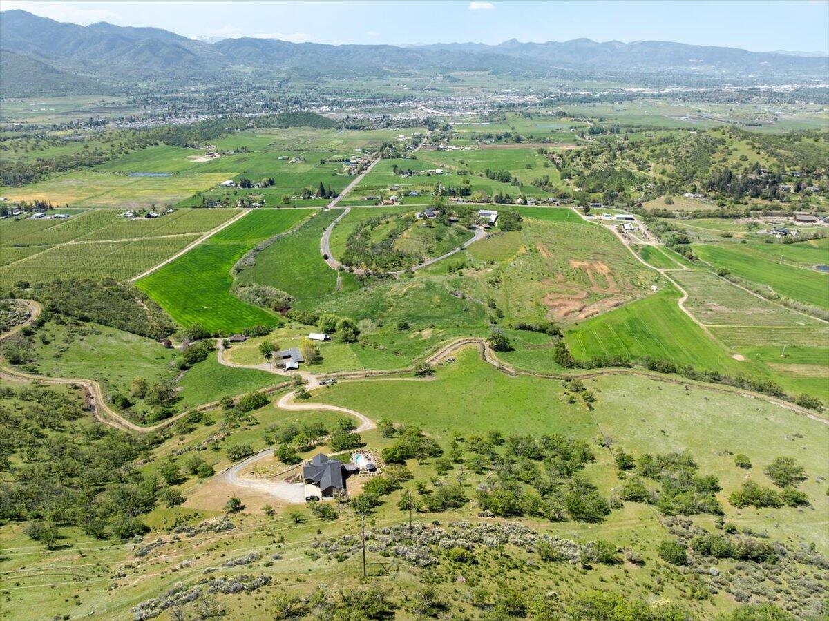 3555 Payne Road Medford, OR 97504 - Photo 4 of 46 50-DJI_0396
