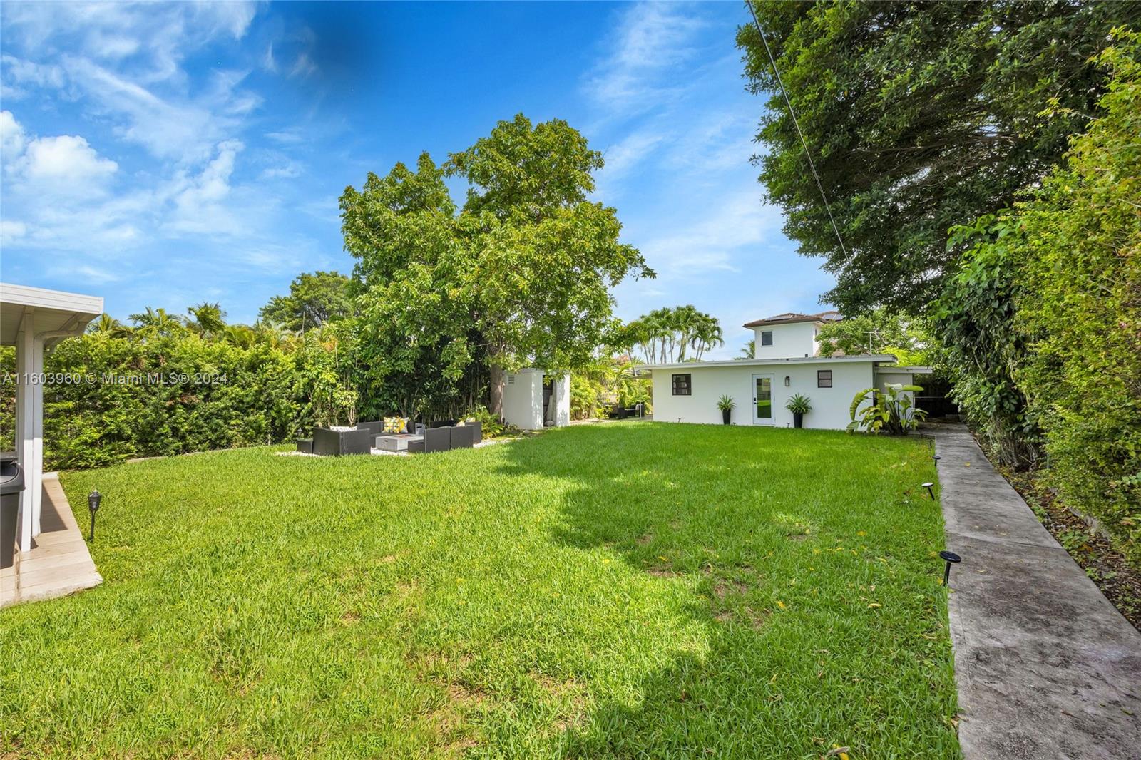6335 Southwest 33rd Street Miami, FL 33155 - Photo 7 of 37 Guest House with private walkway from private entrance.