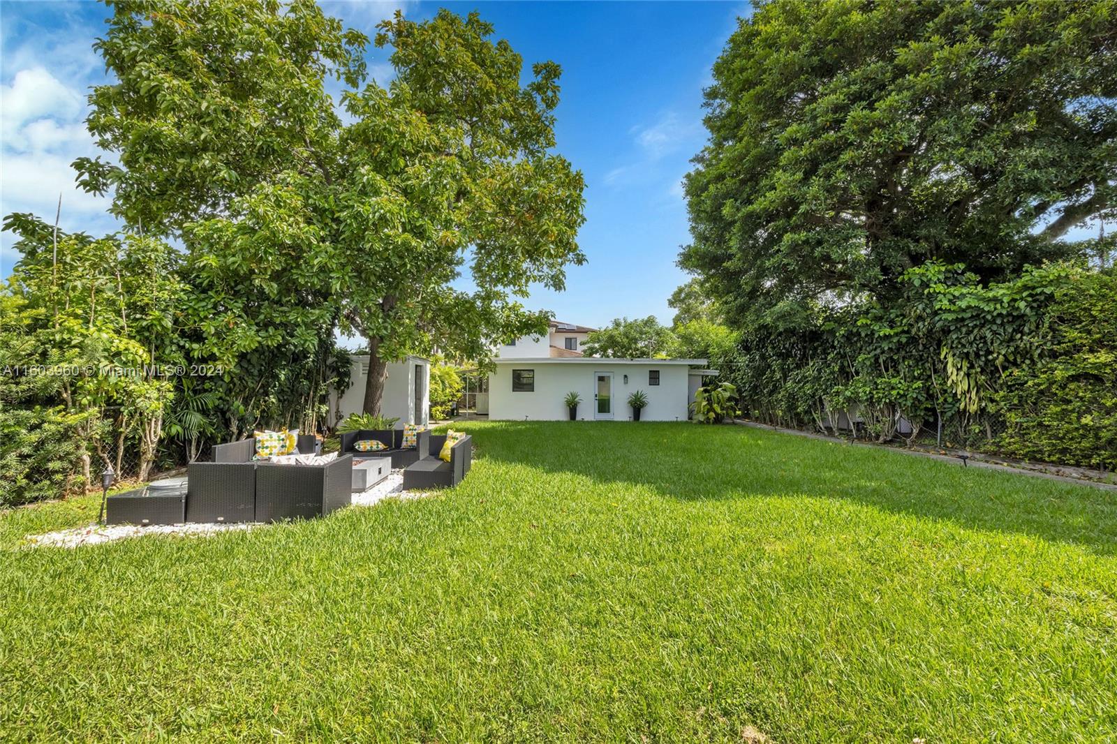 6335 Southwest 33rd Street Miami, FL 33155 - Photo 9 of 37 Gallery Image 9