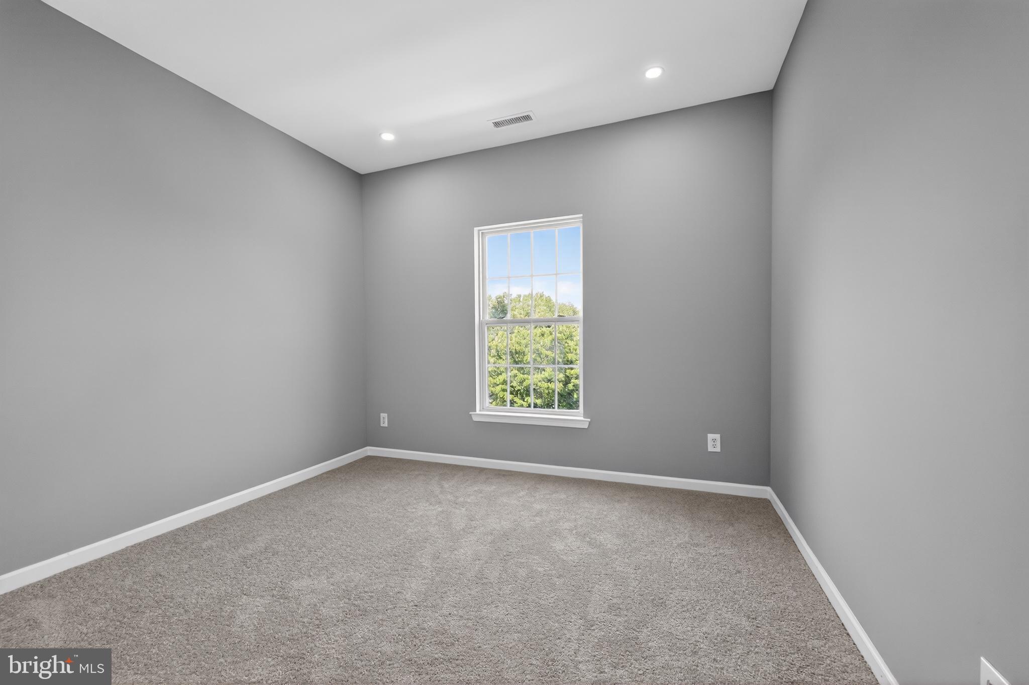 3 Swan Court Delran, NJ 08075 - Photo 7 of 34 an empty room with a window