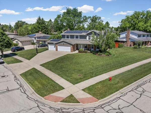 $875,000 | 1660 Clavinia Avenue, Deerfield, IL 60015