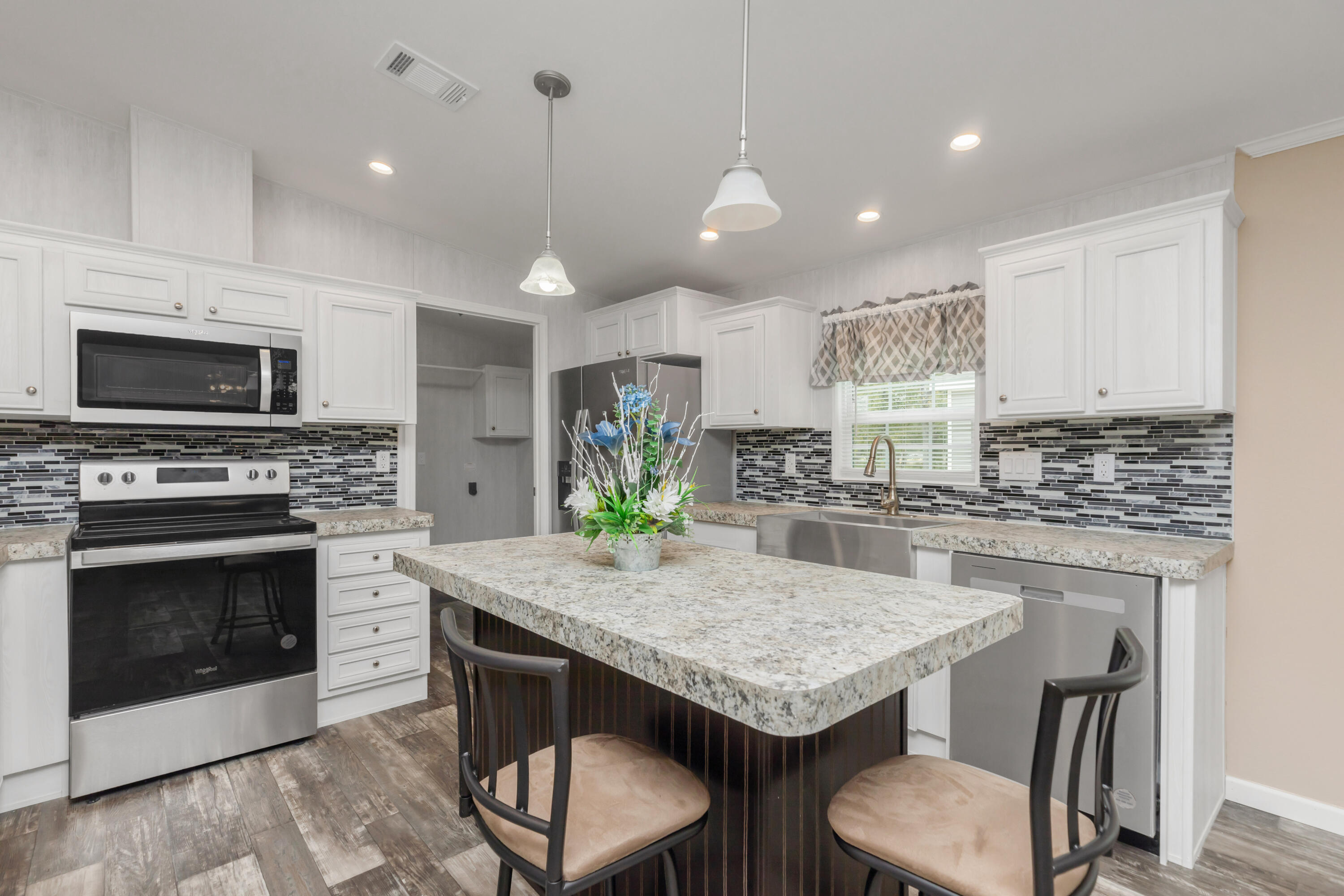 910 North Lloyd Street Crestview, FL 32536 - Photo 1 of 30 147A6406