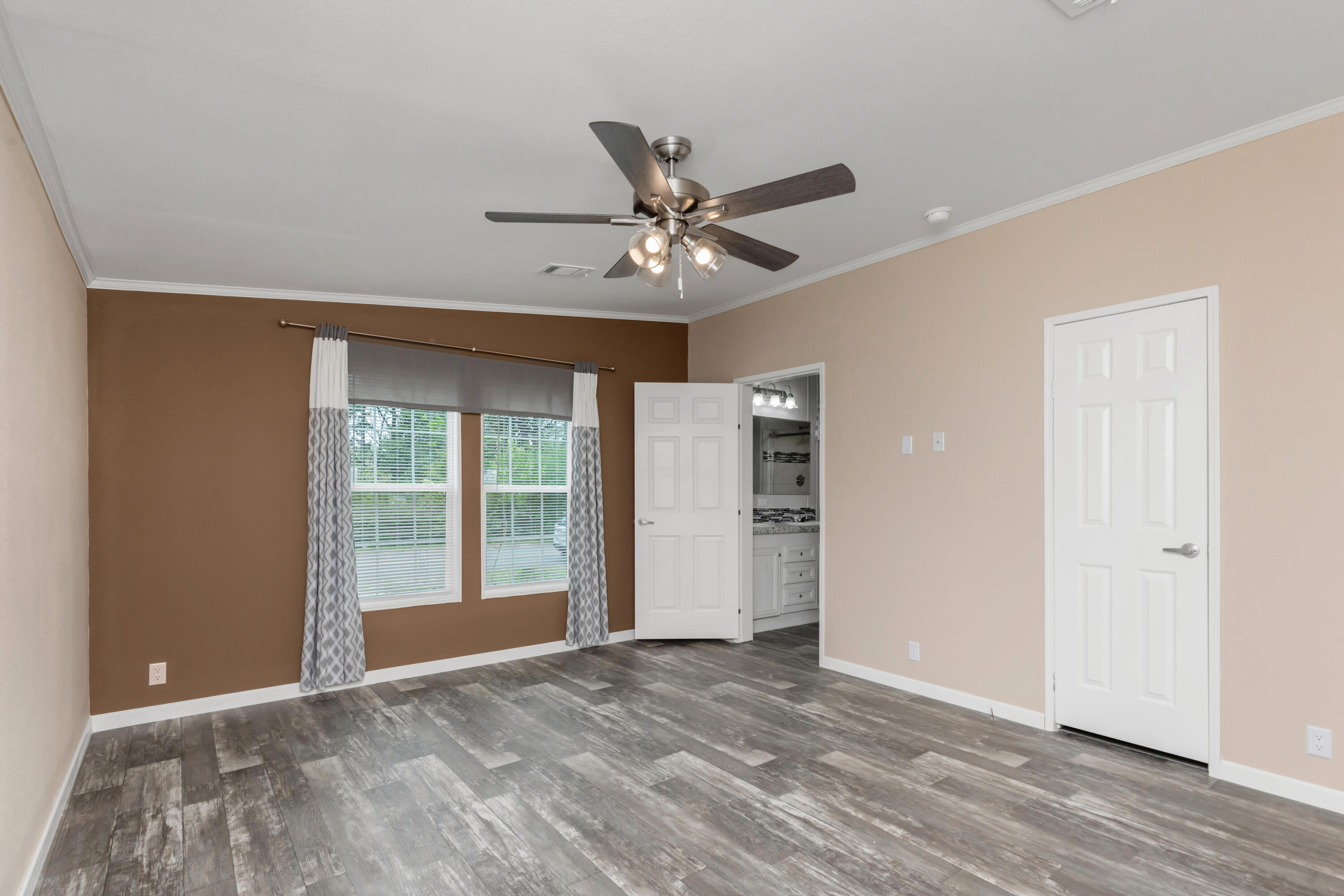 910 North Lloyd Street Crestview, FL 32536 - Photo 12 of 30 147A6412