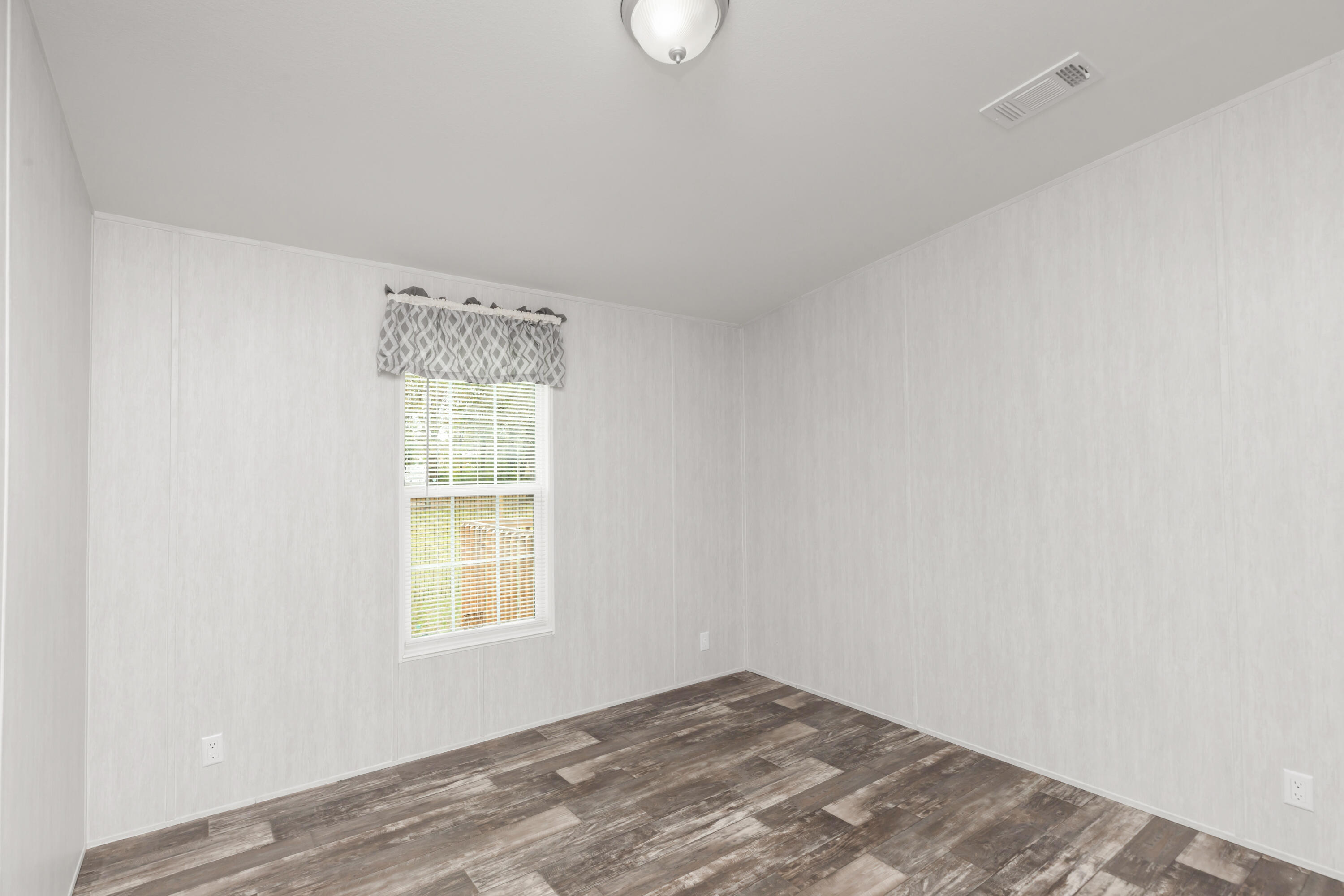 910 North Lloyd Street Crestview, FL 32536 - Photo 23 of 30 147A6422