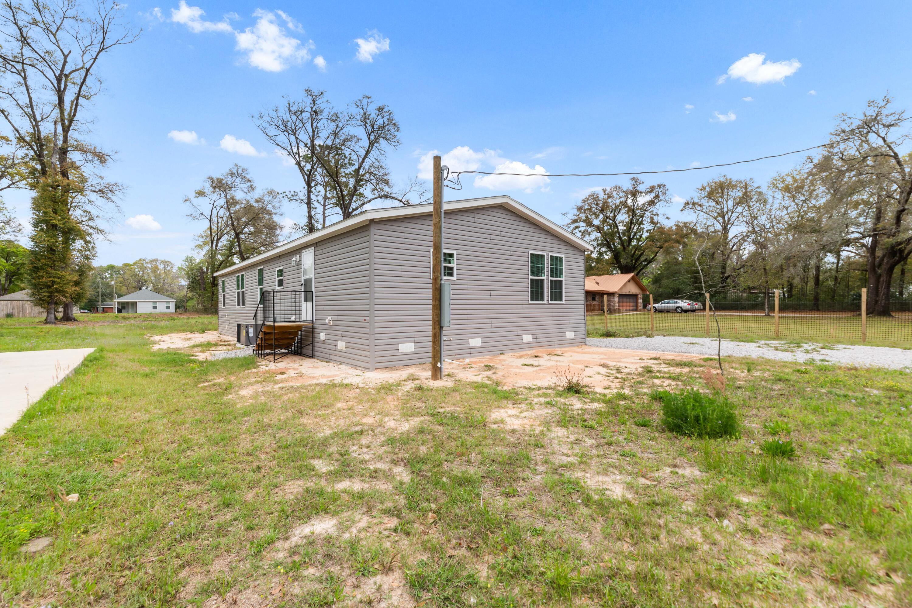 910 North Lloyd Street Crestview, FL 32536 - Photo 28 of 30 147A6395