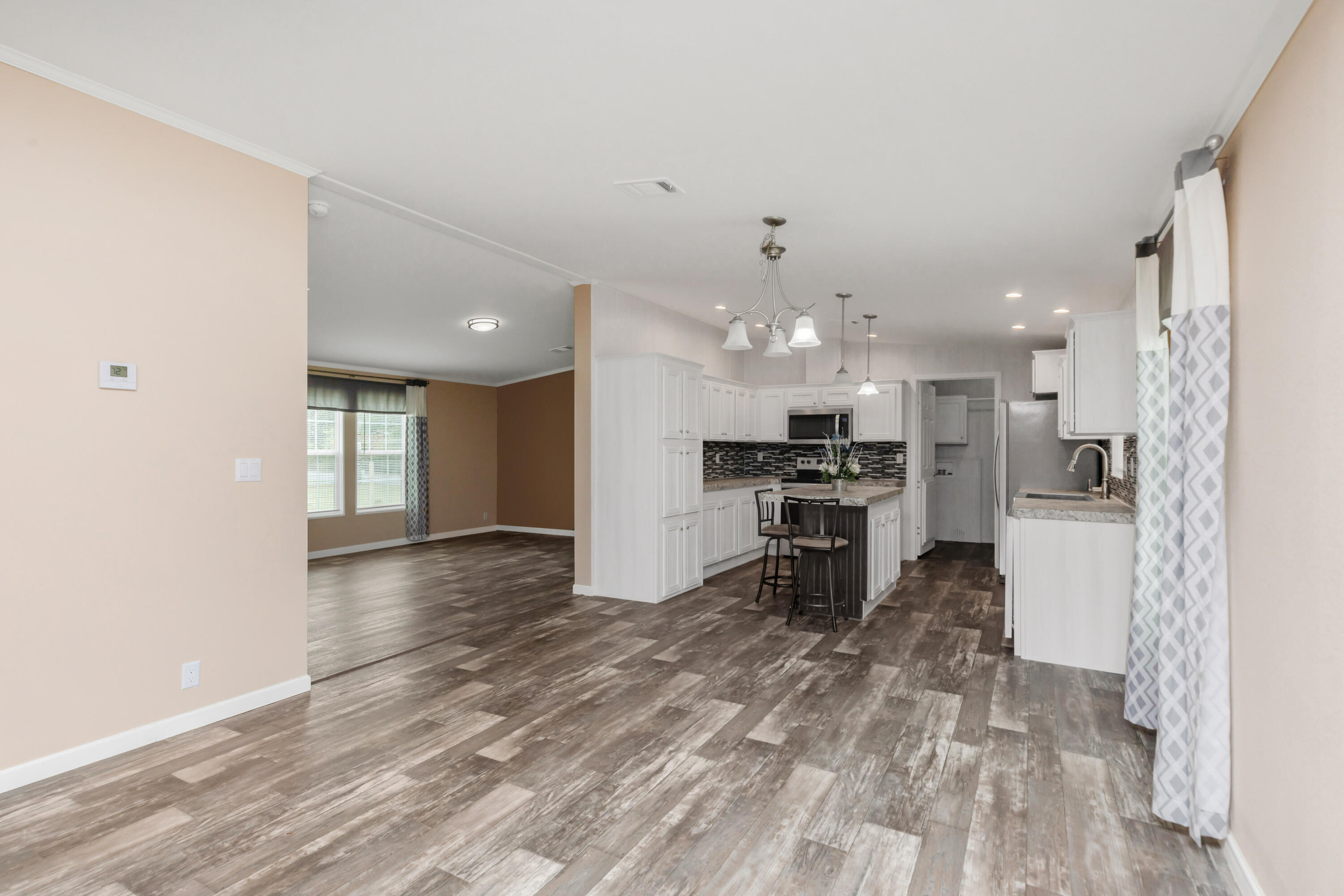 910 North Lloyd Street Crestview, FL 32536 - Photo 5 of 30 147A6428