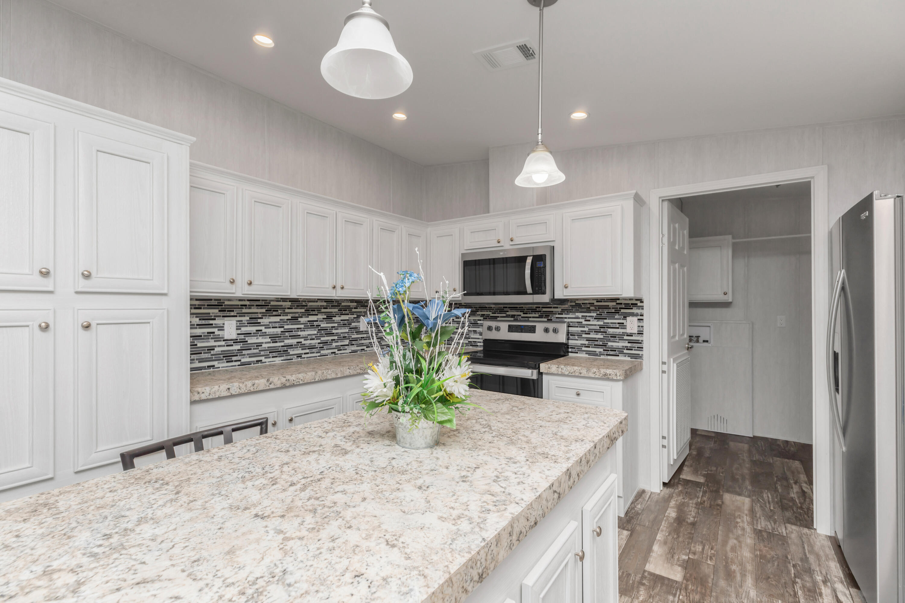 910 North Lloyd Street Crestview, FL 32536 - Photo 6 of 30 147A6405