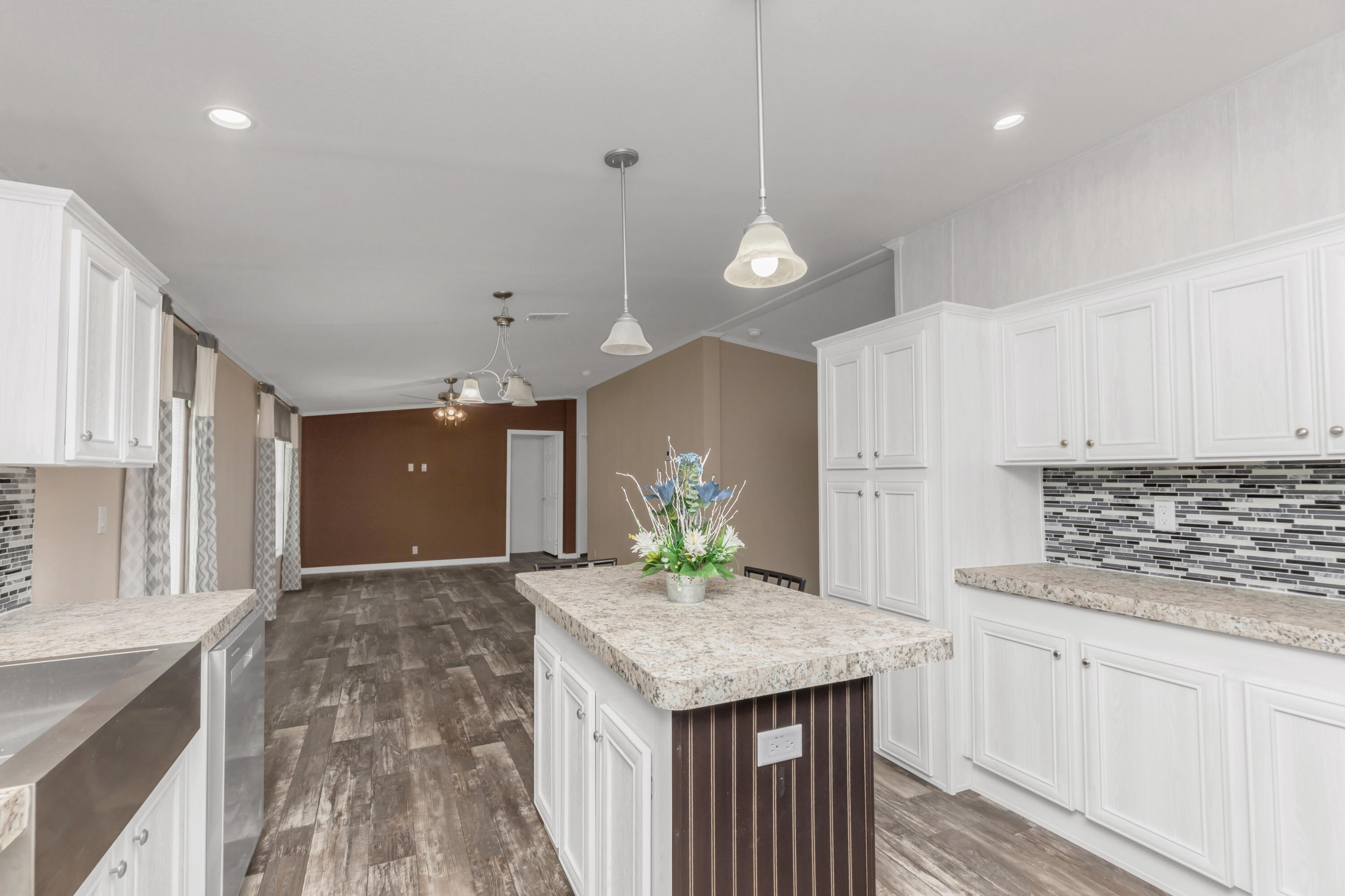 910 North Lloyd Street Crestview, FL 32536 - Photo 8 of 30 147A6408