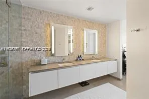 $5,900 | 68 Southeast 6th Street, Unit 1209, Miami, FL 33131