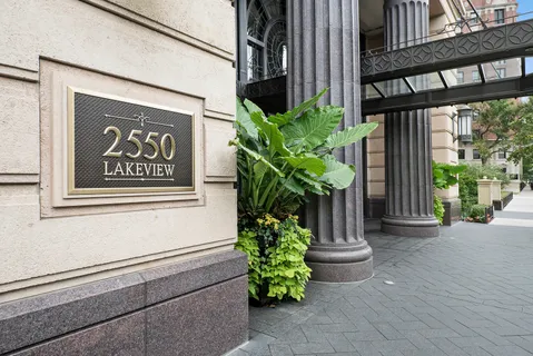 $2,999,000 | 2550 North Lakeview Avenue, Unit N1904, Chicago, IL 60614