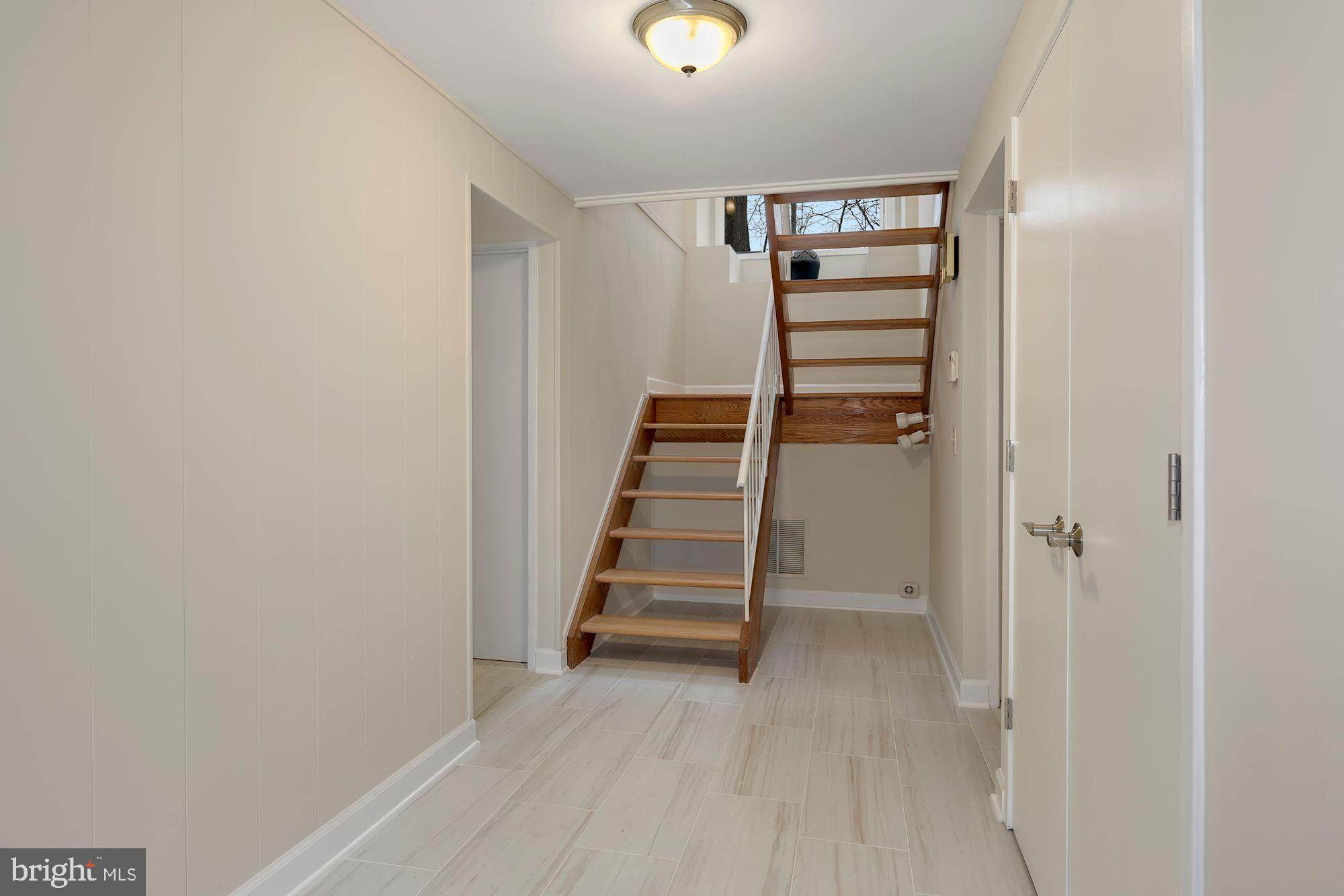 7700 Hamilton Spring Road Bethesda, MD 20817 - Photo 3 of 33
