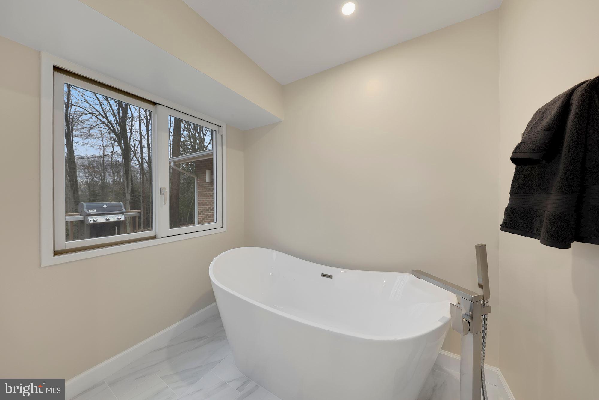 7700 Hamilton Spring Road Bethesda, MD 20817 - Photo 25 of 33