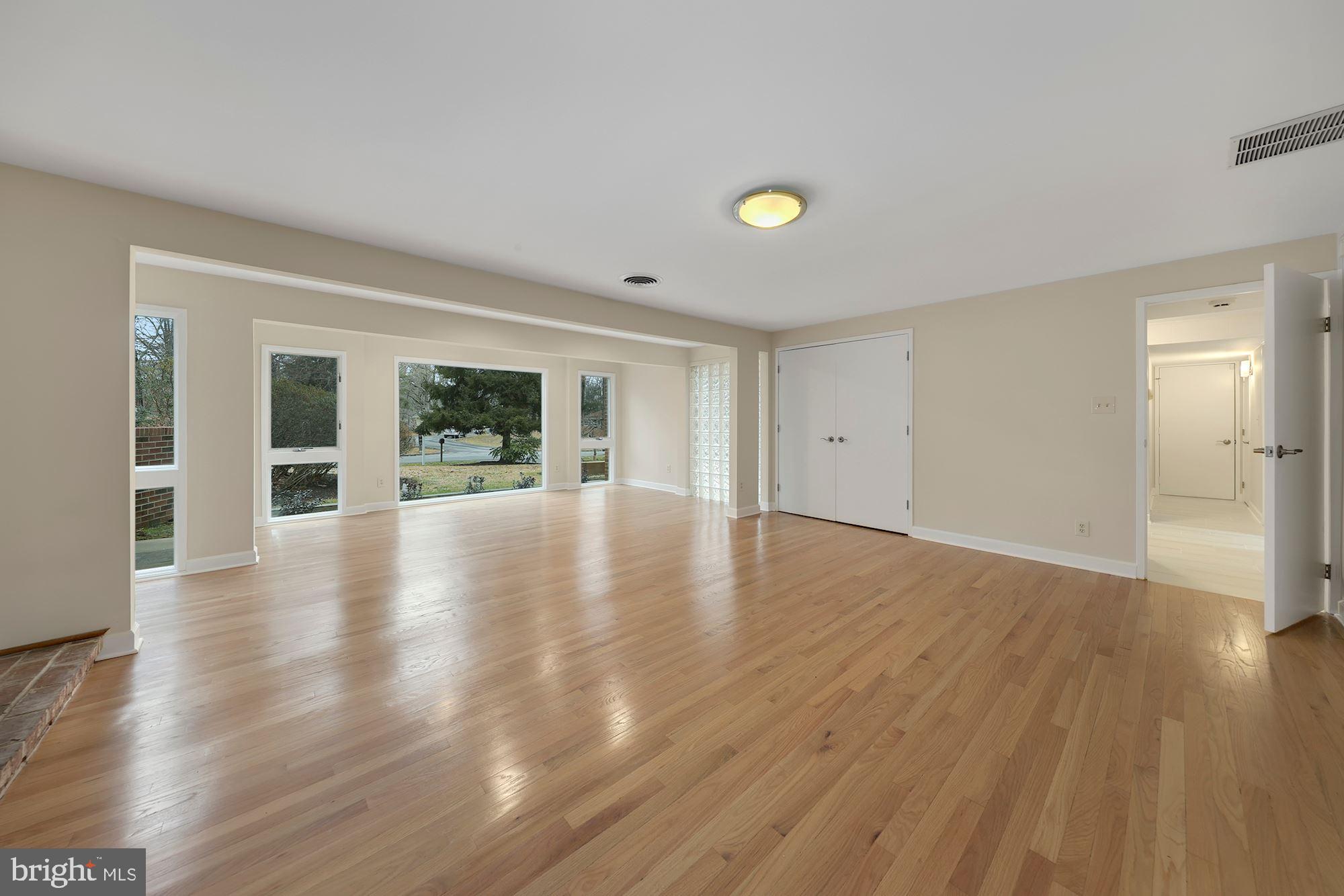 7700 Hamilton Spring Road Bethesda, MD 20817 - Photo 4 of 33