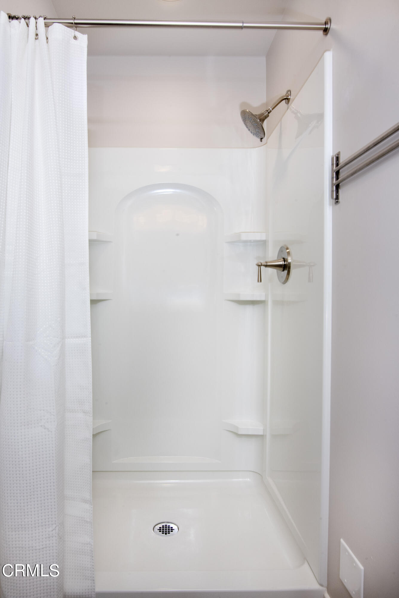 2901 Paloma Street Pasadena, CA 91107 - Photo 24 of 41 a close view of a bathtub in a bathroom