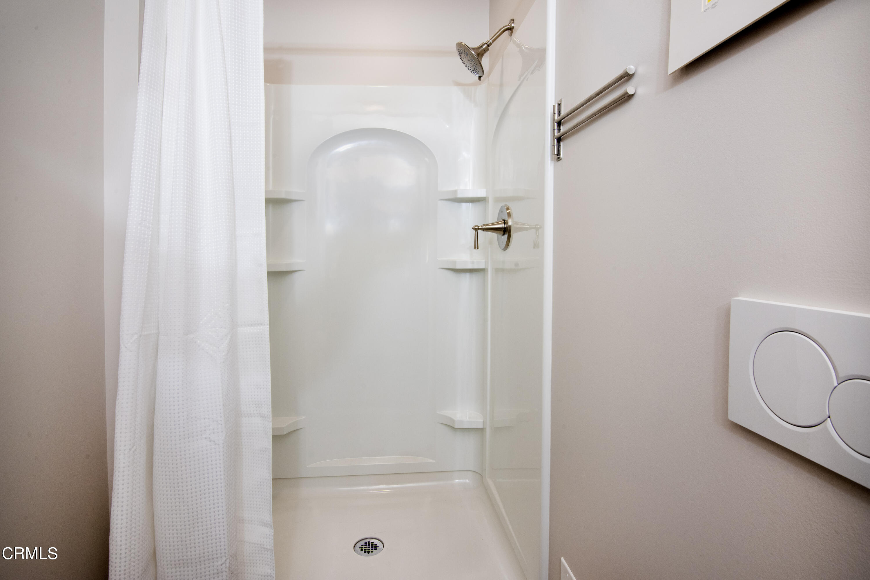 2901 Paloma Street Pasadena, CA 91107 - Photo 25 of 41 a bathroom with a shower