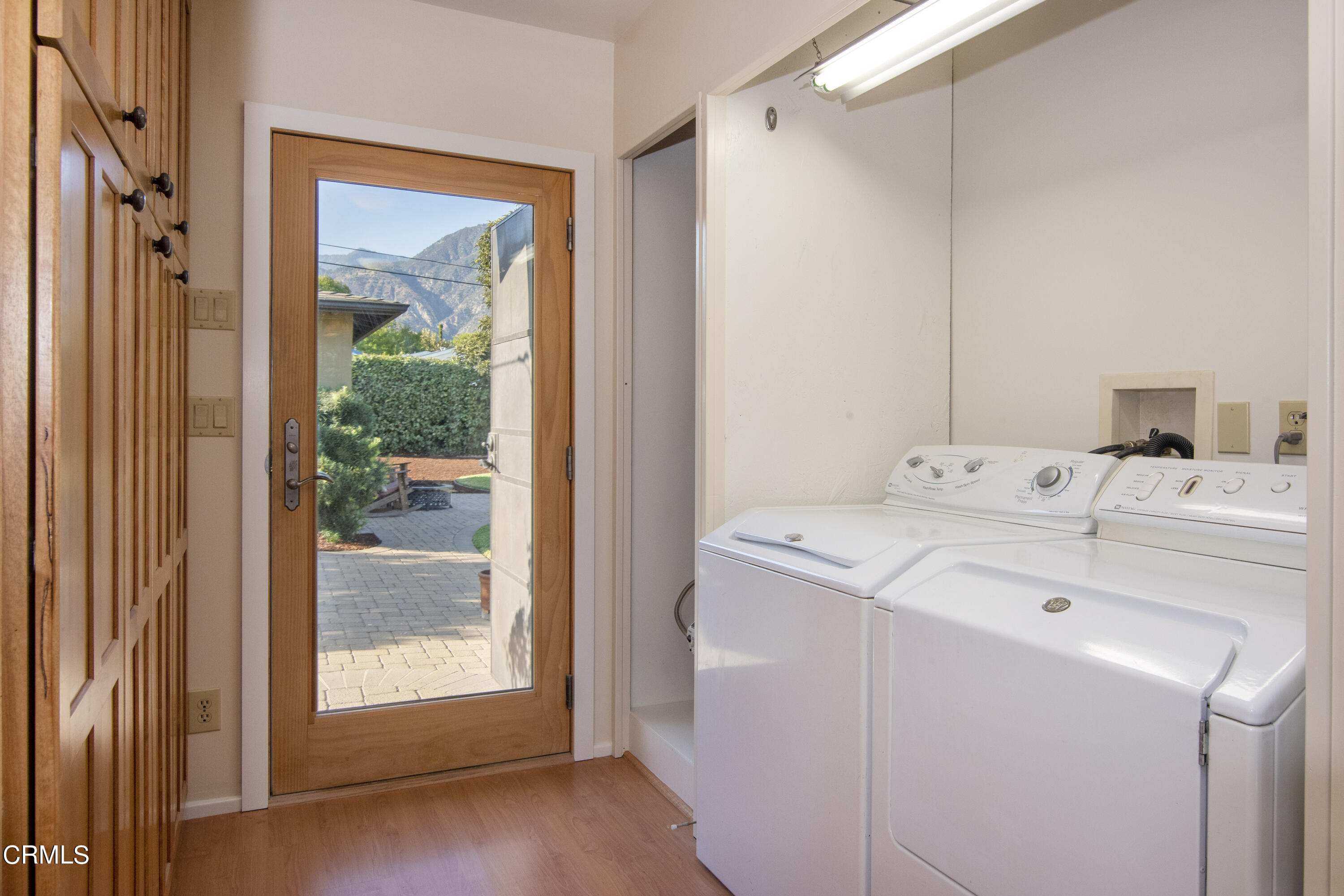 2901 Paloma Street Pasadena, CA 91107 - Photo 40 of 41 a utility room with dryer and washer