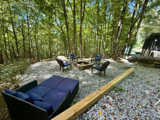 a view of a yard with sitting area