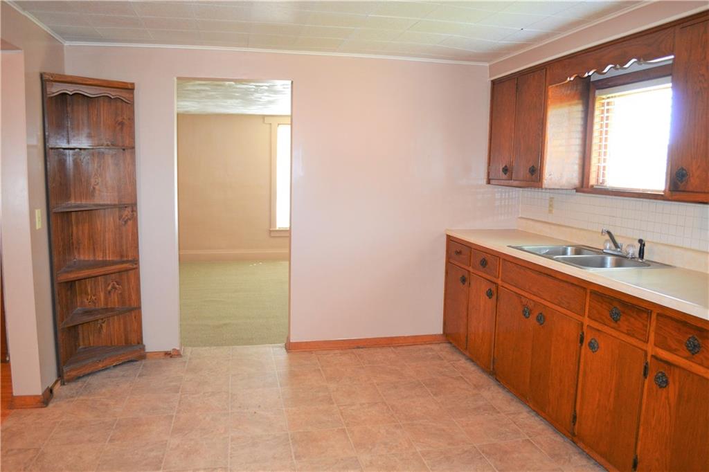 919 Main Street East Rural Valley, PA 16249 - Photo 2 of 25