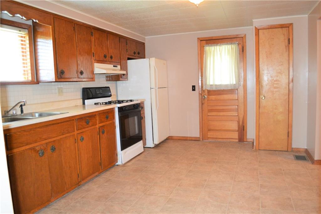 919 Main Street East Rural Valley, PA 16249 - Photo 3 of 25