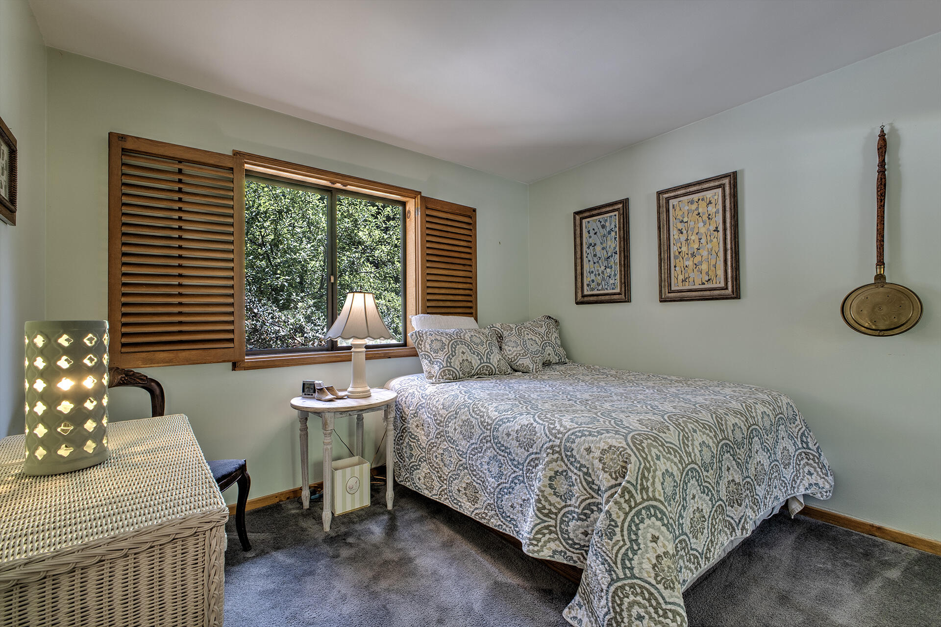 53394 Tollgate Road Idyllwild, CA 92549 - Photo 35 of 53 a bedroom with a bed and a table in it