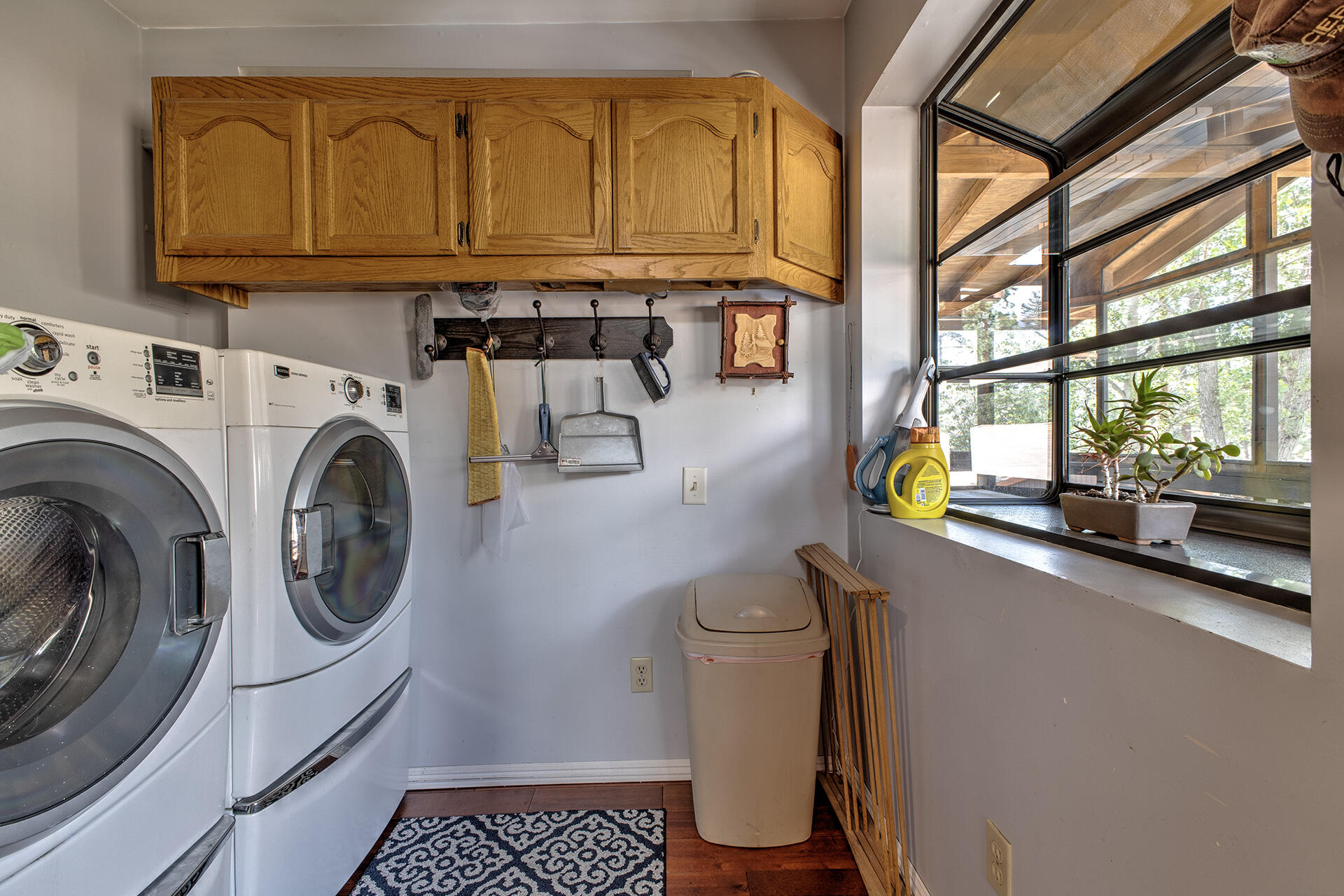 53394 Tollgate Road Idyllwild, CA 92549 - Photo 39 of 53 a bathroom with a sink a mirror and a bathtub