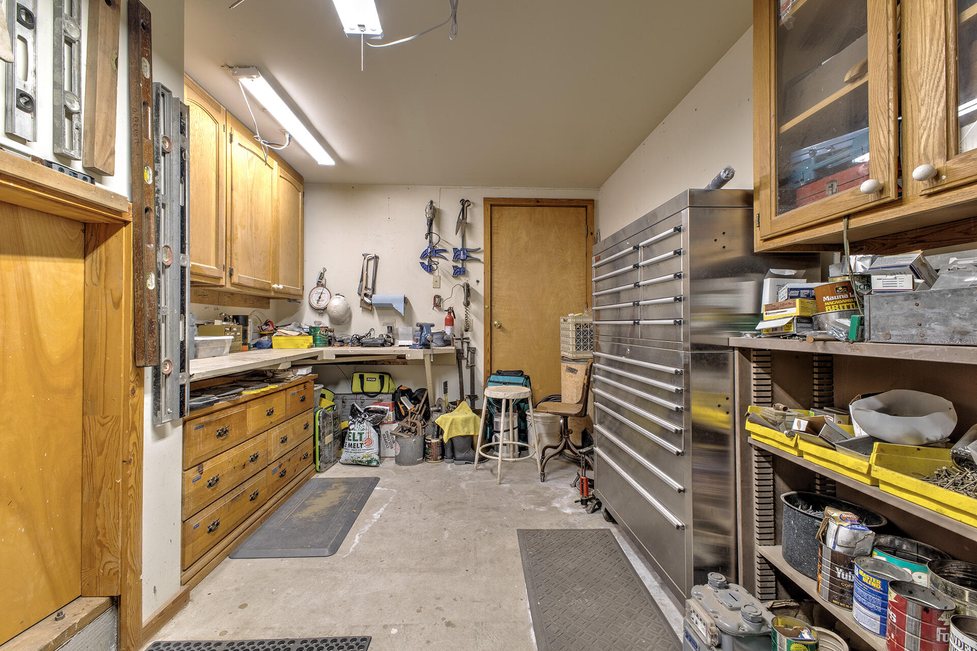 53394 Tollgate Road Idyllwild, CA 92549 - Photo 49 of 53 a kitchen with lots of appliances