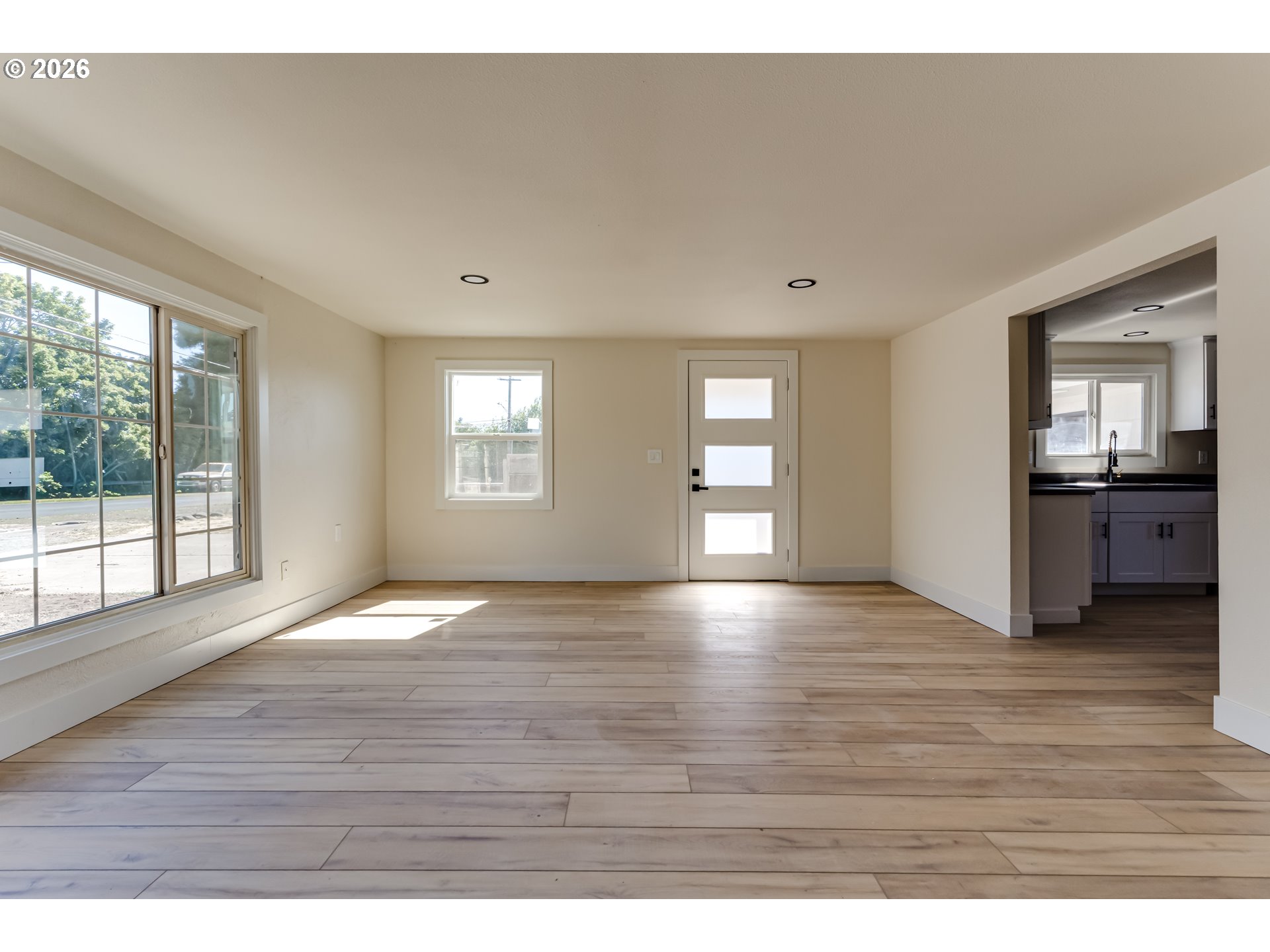 439 T Street Springfield, OR 97477 - Photo 4 of 31