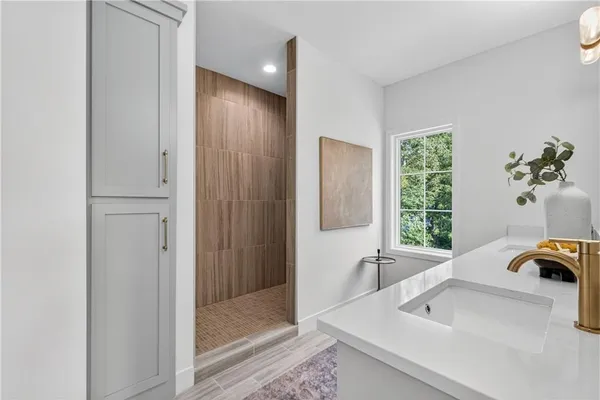 $5,800 | 2100 West 86th Street, Leawood, KS 66206