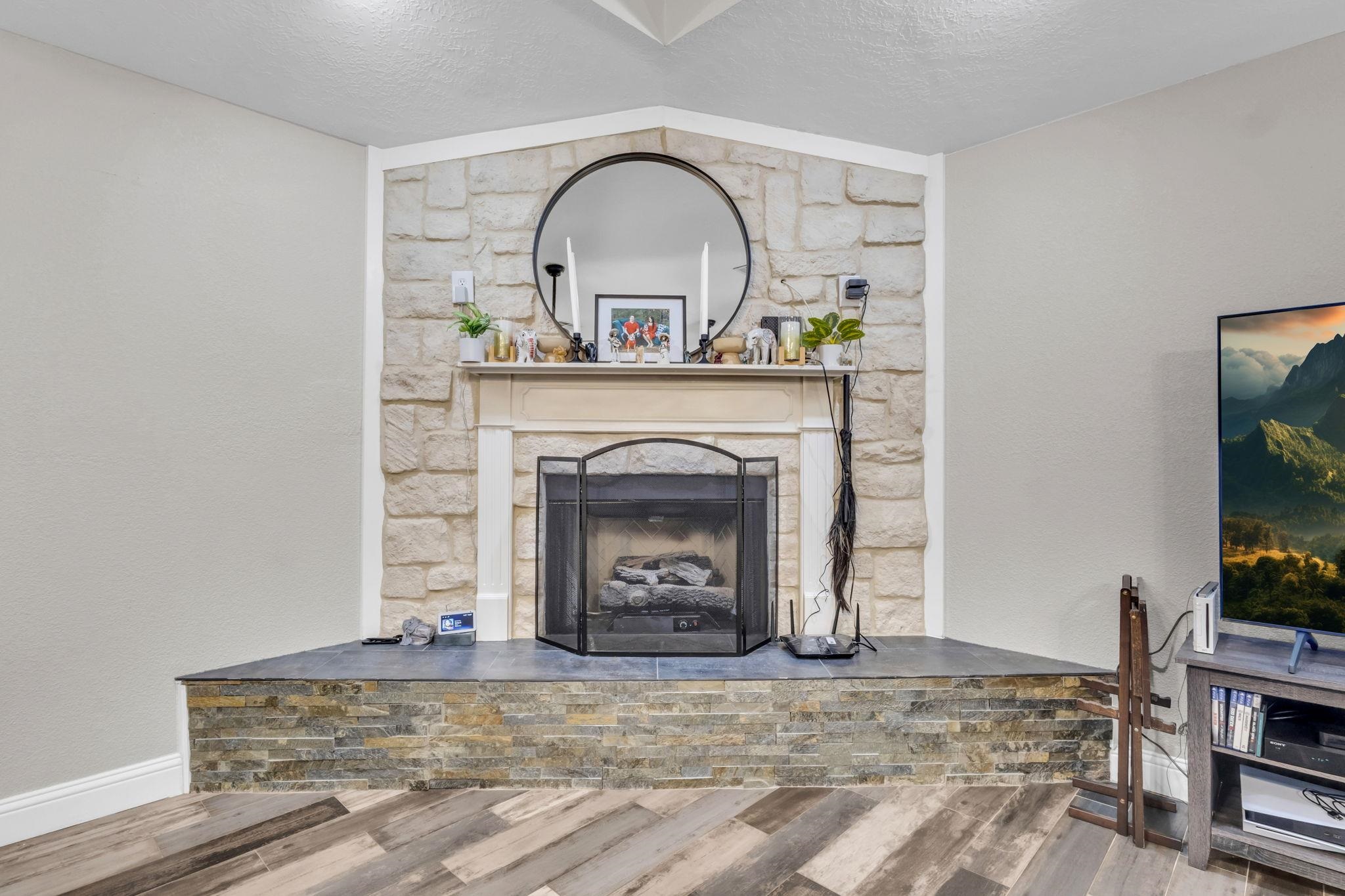 2275 Belfast Way Vidor, TX 77662 - Photo 9 of 45