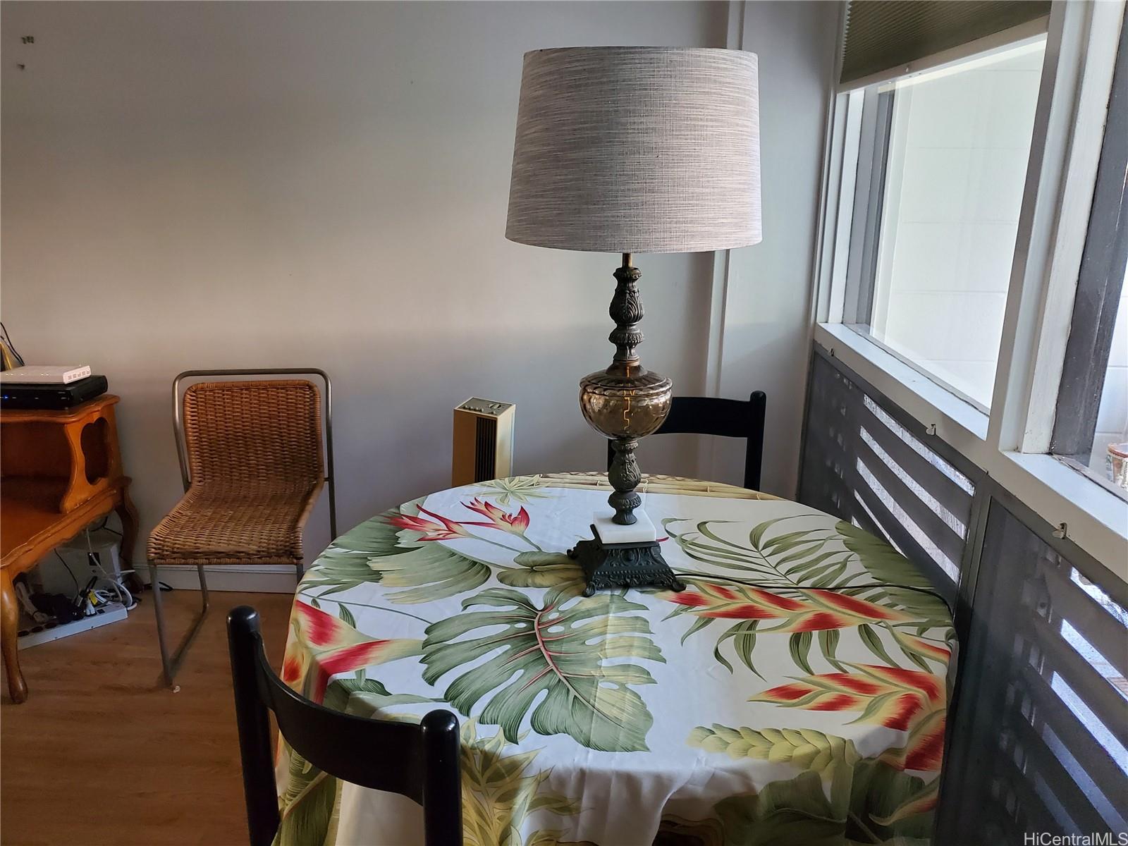 425 Ena Road, Unit 104B Honolulu, HI 96815 - Photo 4 of 12 Living room