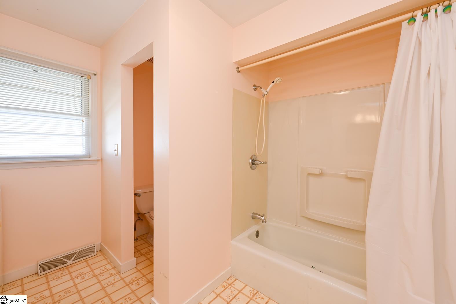 1257 Satterfield Road Greer, SC 29651 - Photo 11 of 36 Gallery Image 11