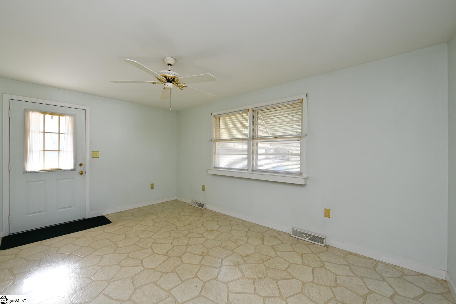 1257 Satterfield Road Greer, SC 29651 - Photo 4 of 36 Gallery Image 4