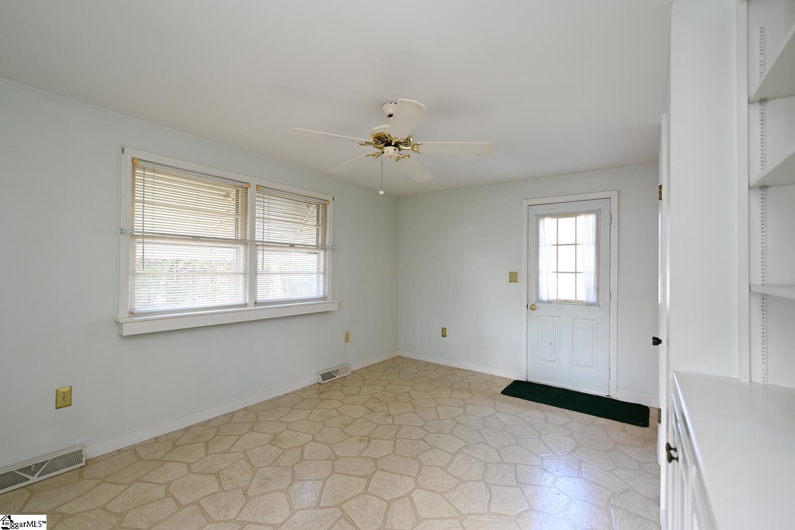 1257 Satterfield Road Greer, SC 29651 - Photo 5 of 36 Gallery Image 5