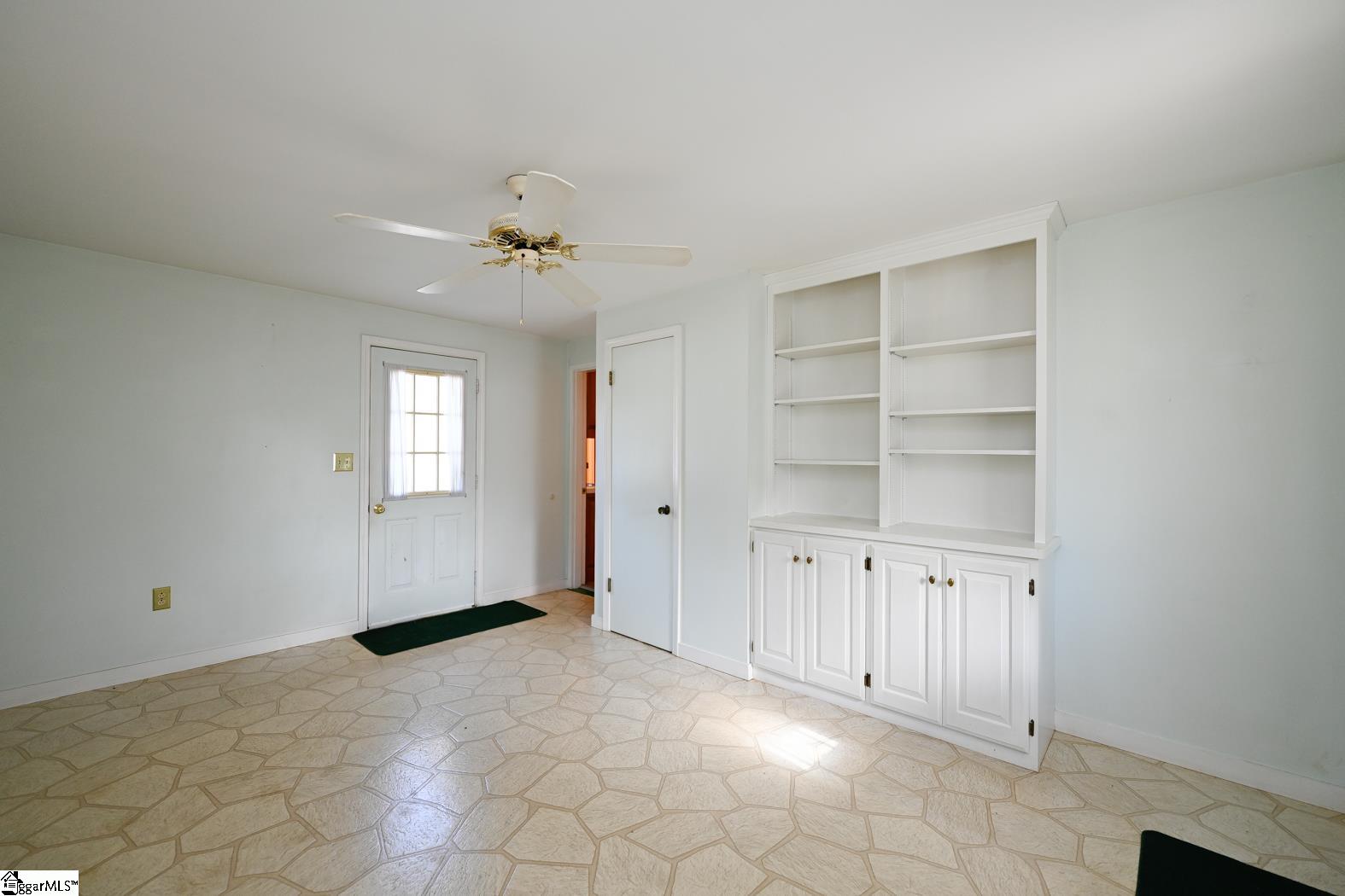 1257 Satterfield Road Greer, SC 29651 - Photo 6 of 36 Gallery Image 6
