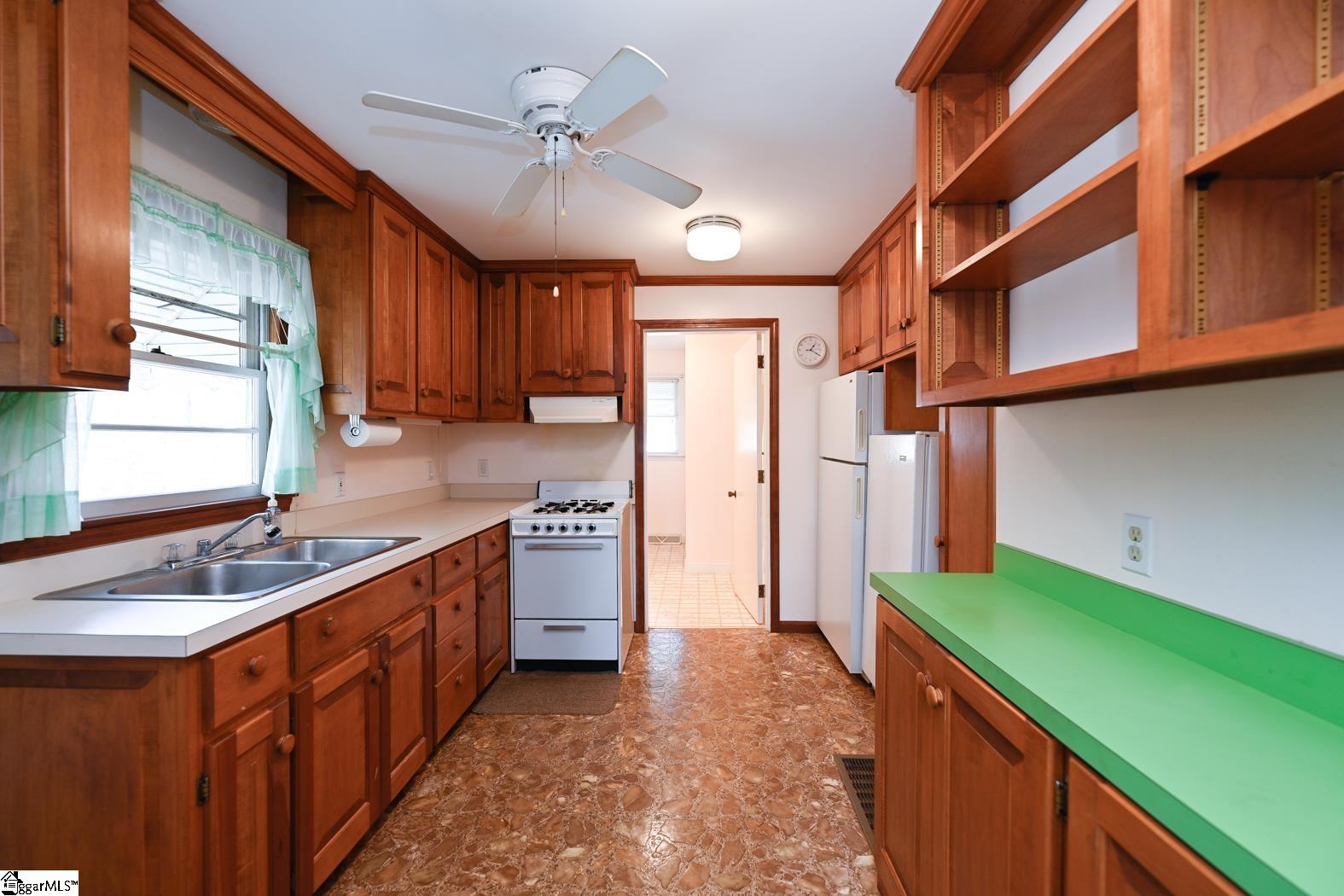 1257 Satterfield Road Greer, SC 29651 - Photo 8 of 36 Gallery Image 8
