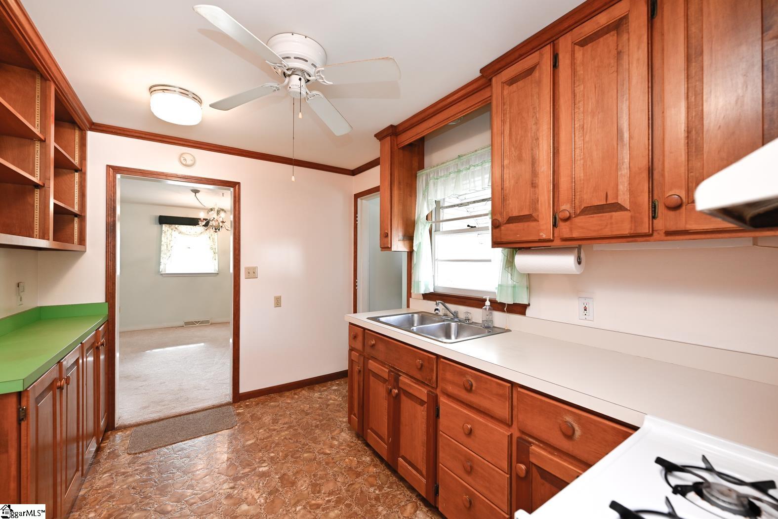 1257 Satterfield Road Greer, SC 29651 - Photo 9 of 36 Gallery Image 9