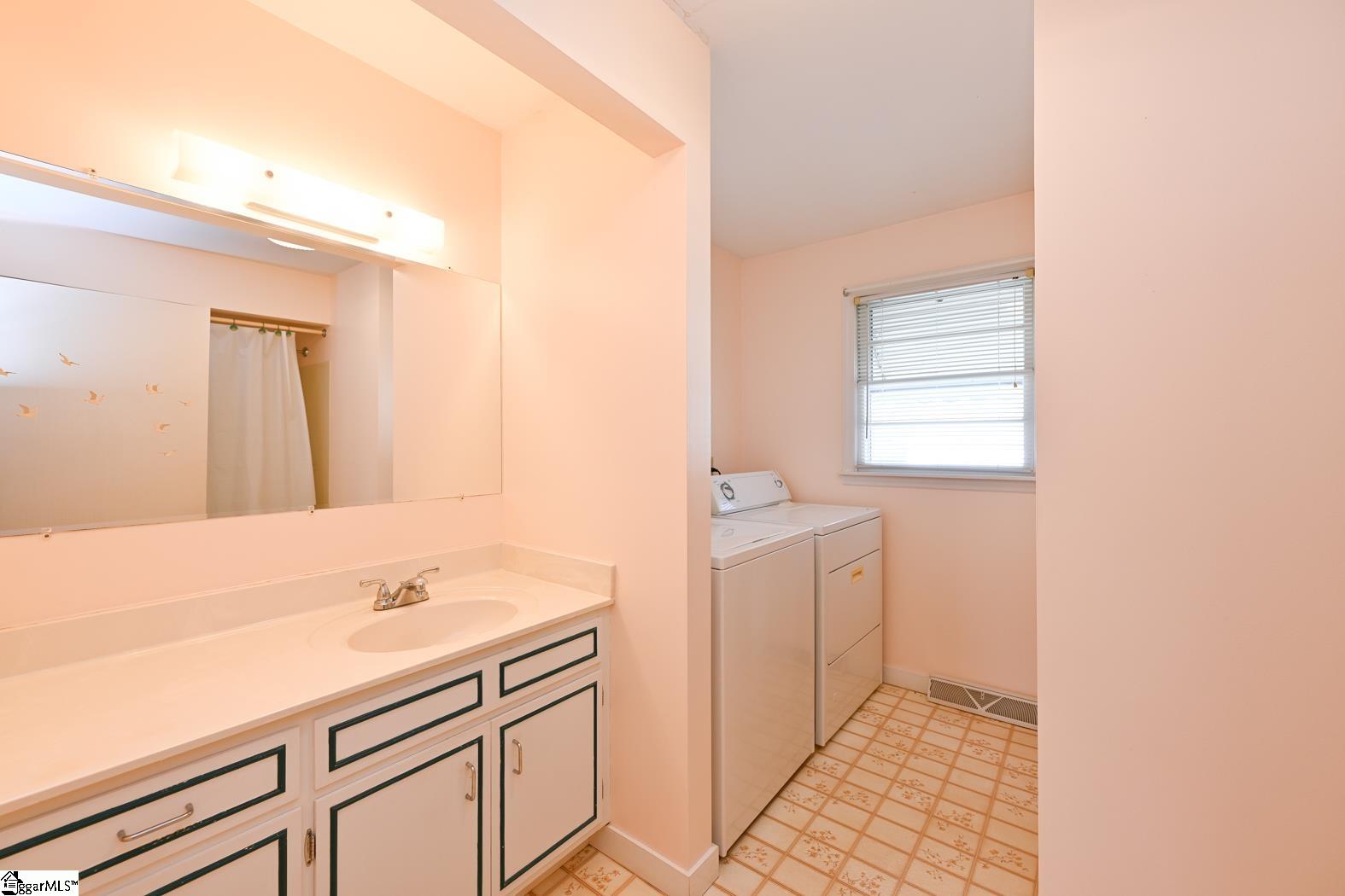 1257 Satterfield Road Greer, SC 29651 - Photo 10 of 36 Gallery Image 10