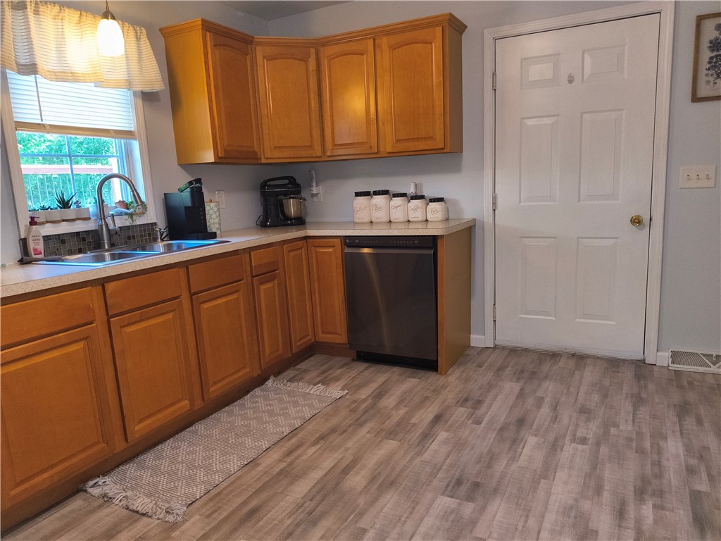 4553 Lower River Road Lewiston, NY 14092 - Photo 10 of 34