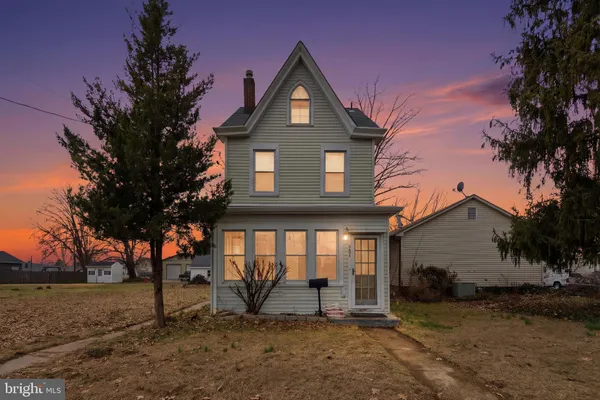 $328,000 | 605 Broad Street, Beverly, NJ 08010