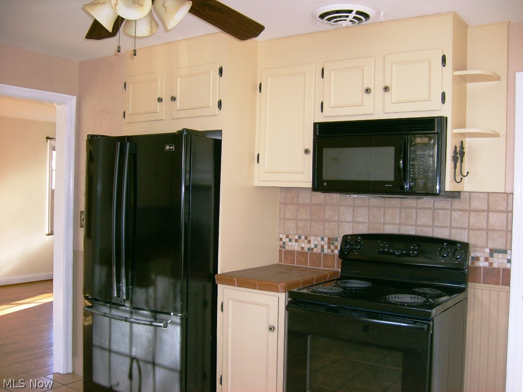 2918 West Bath Road Akron, OH 44333 - Photo 16 of 25 Gallery Image 16